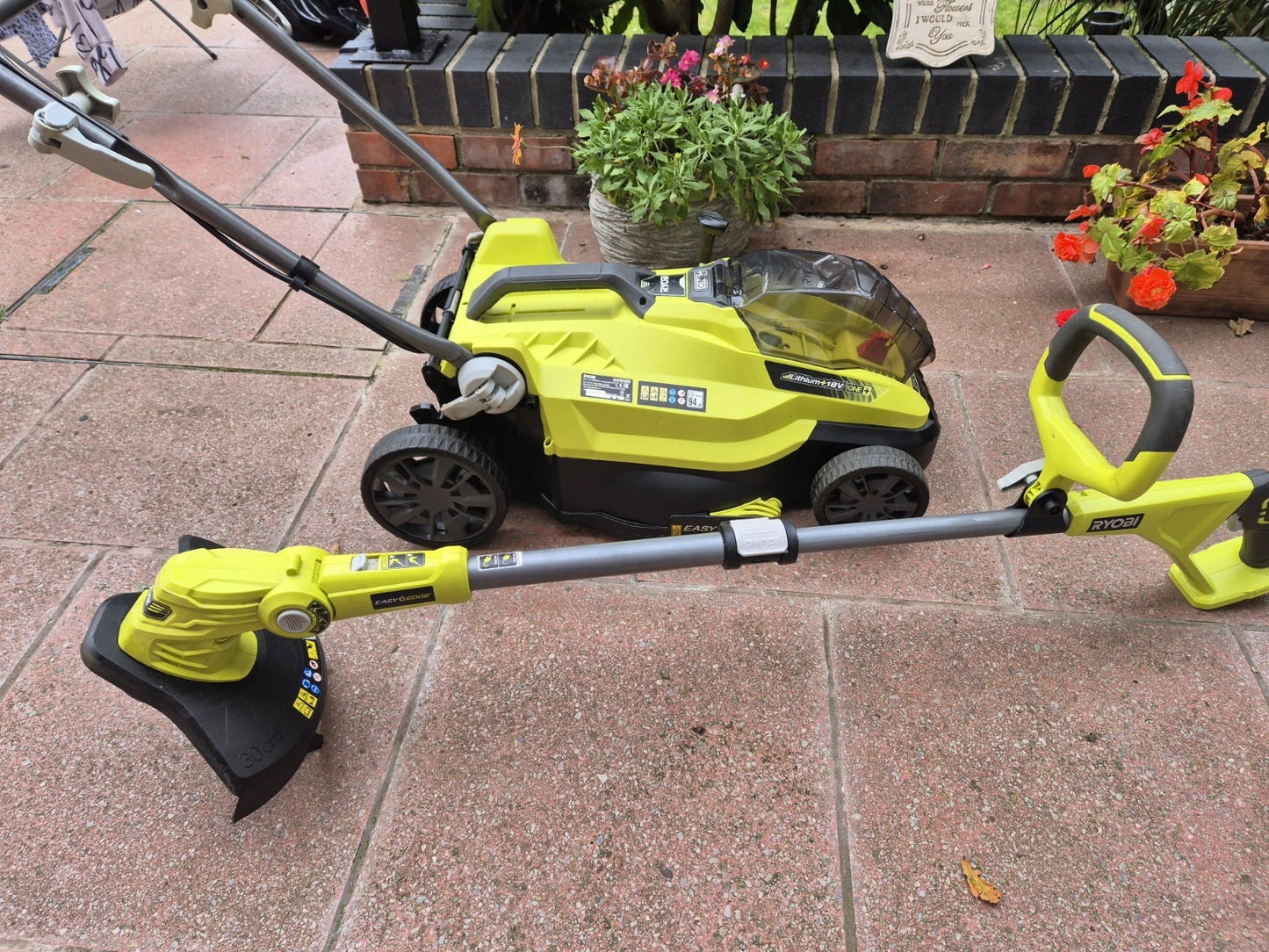 RYOBI 18V LAWN MOWER WITH STRIMMER , BATTERY & CHARGER