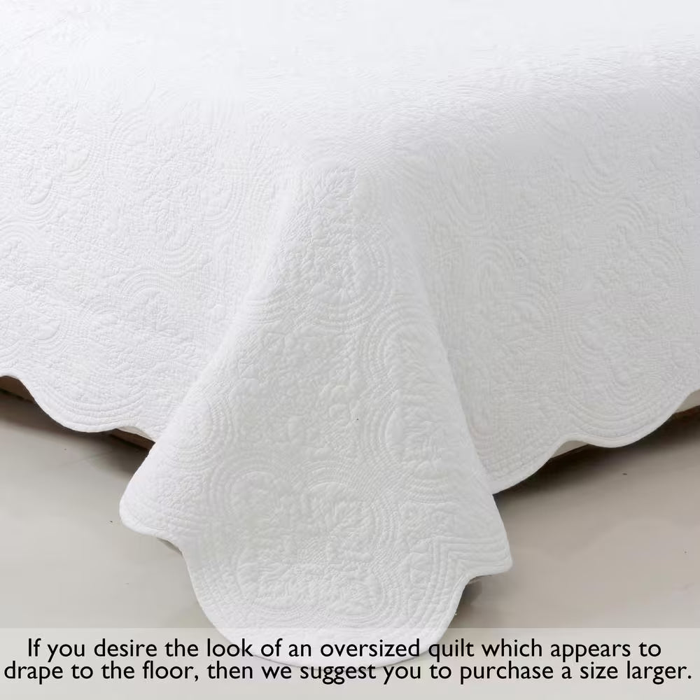 Oversized Victorian Medallion Matelasse Pure Solid 3-Piece White Scalloped Edge Cotton Large Queen Quilt Bedding Set