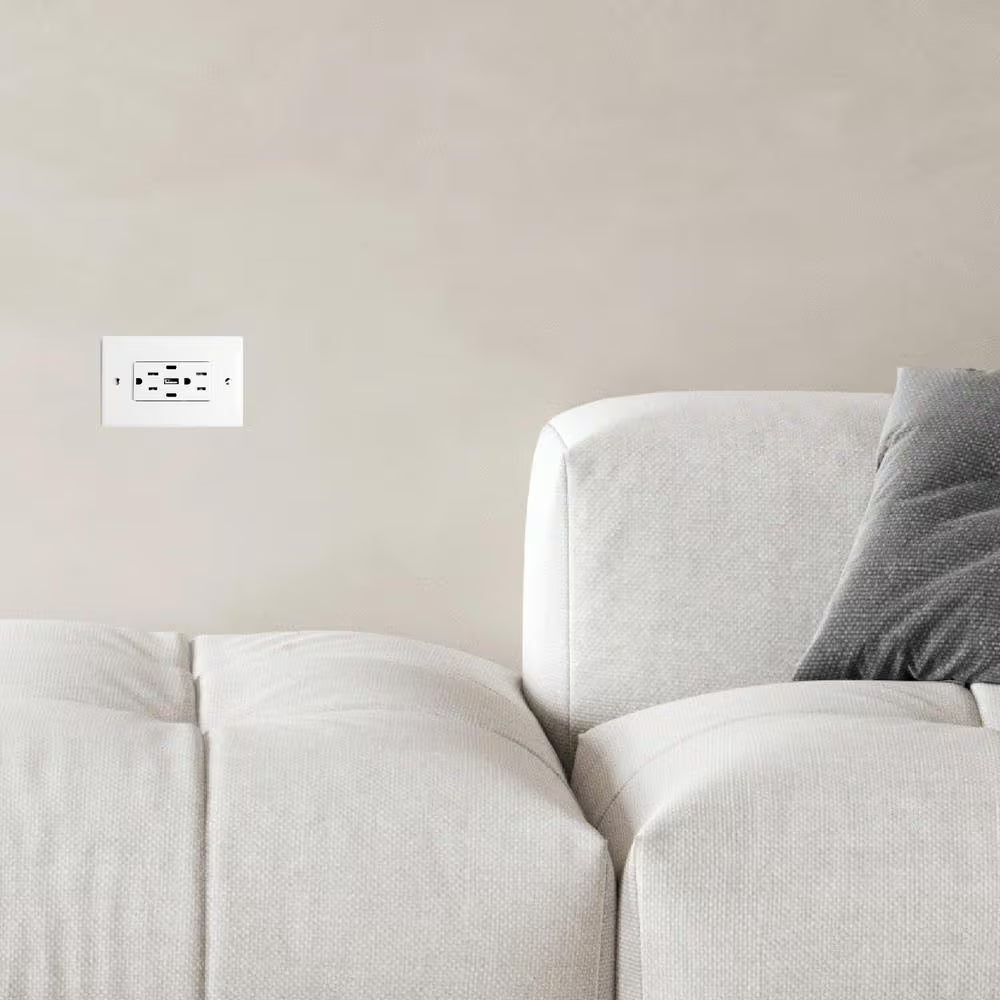 USB Receptacle Outlet White, 15A 30W with 2 Type C, 1 Type a USB Charger and Standard Wallplate