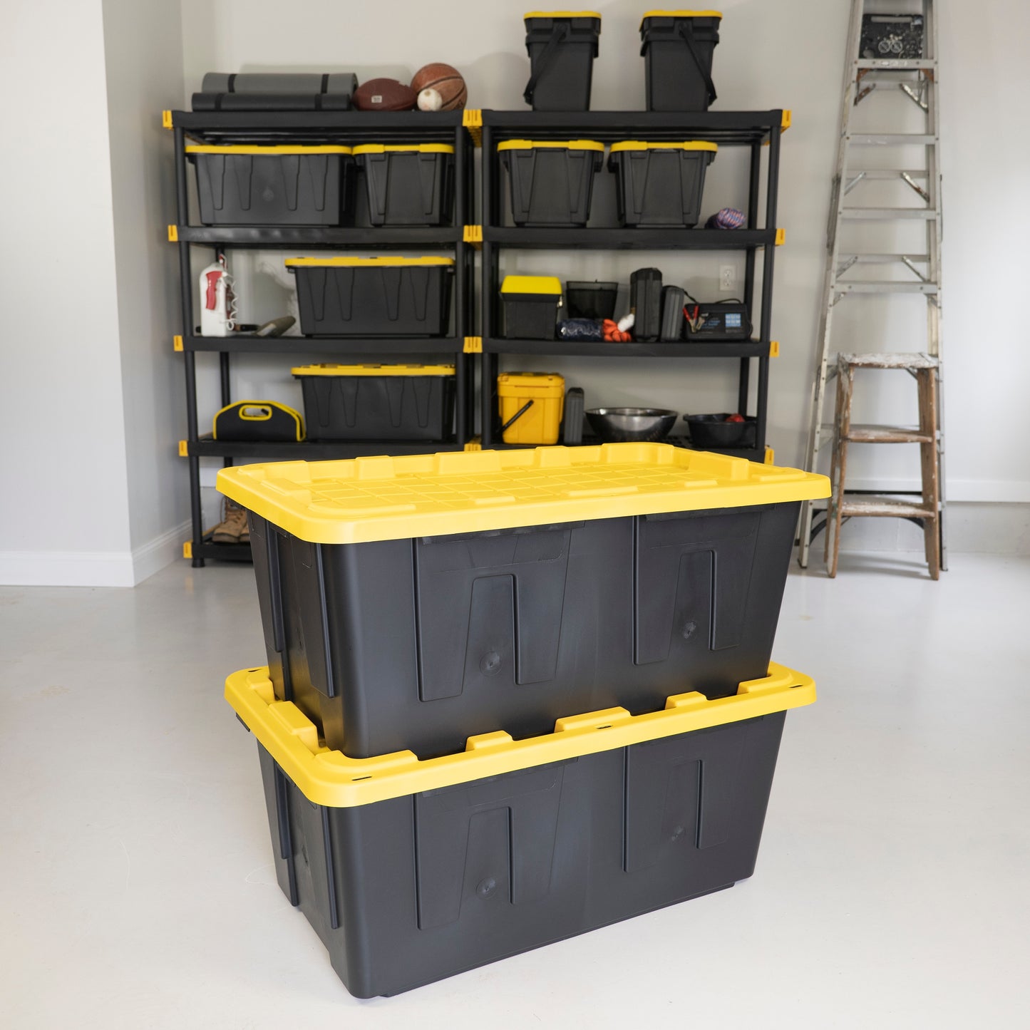 Commander X-Large 40 -Gallons ( 160 -Quarts ) Black and Yellow Heavy Duty Stackable Tote with Standard Snap Lid