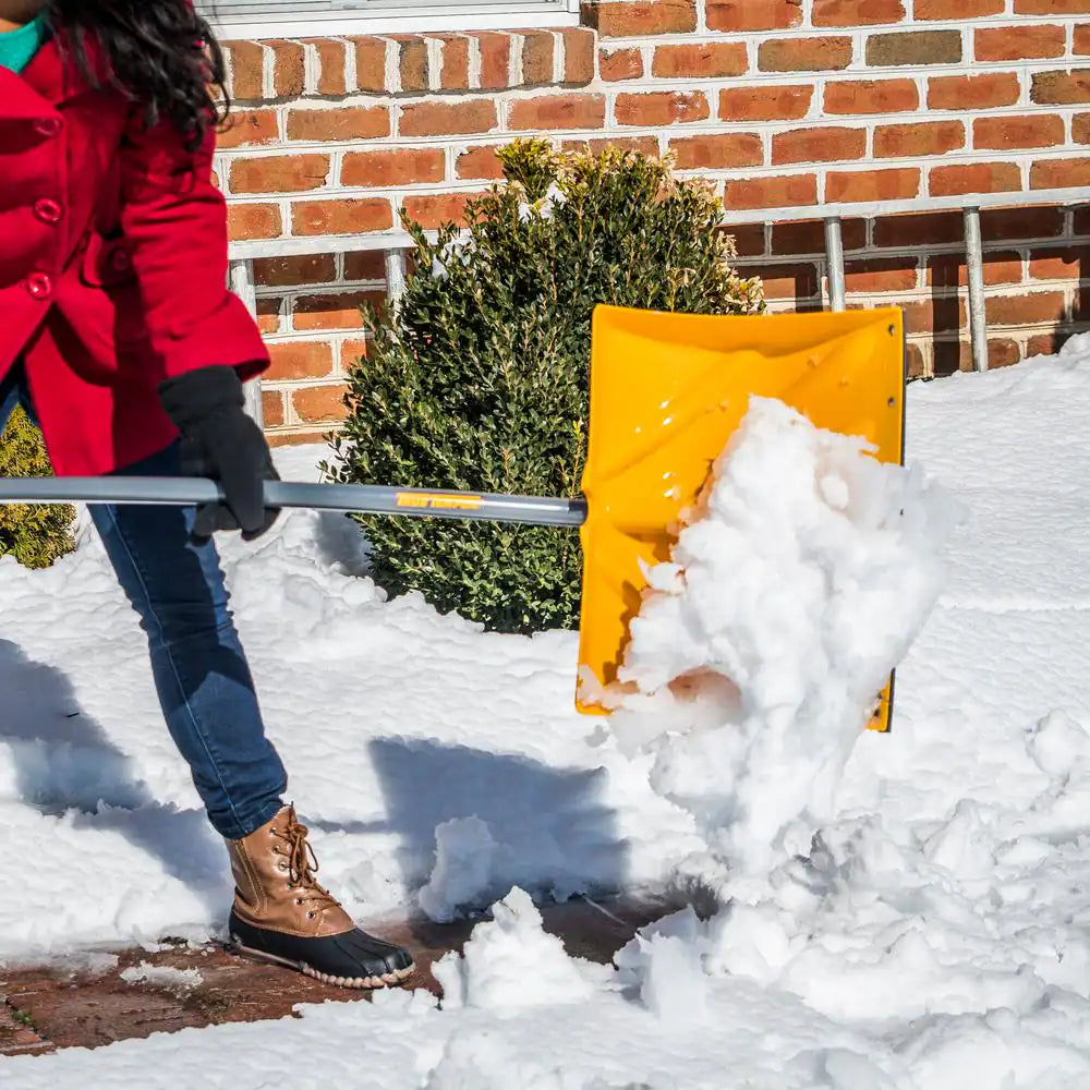 18 In. Ergonomic Mountain Mover Metal Handle Plastic Snow Shovel