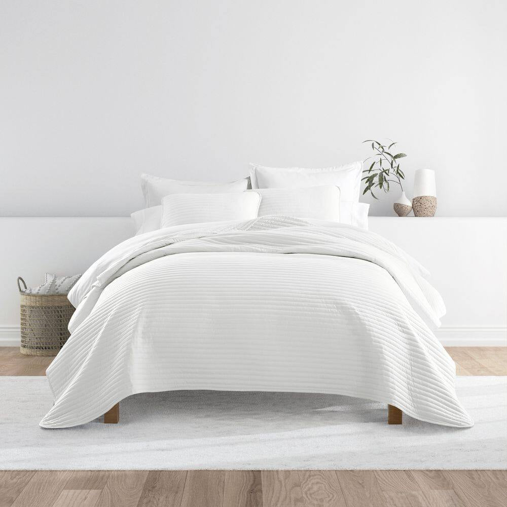 All Season 3-Pcs White Microfiber Twin/Twin XL Stripe Stitch Quilt Set with Shams