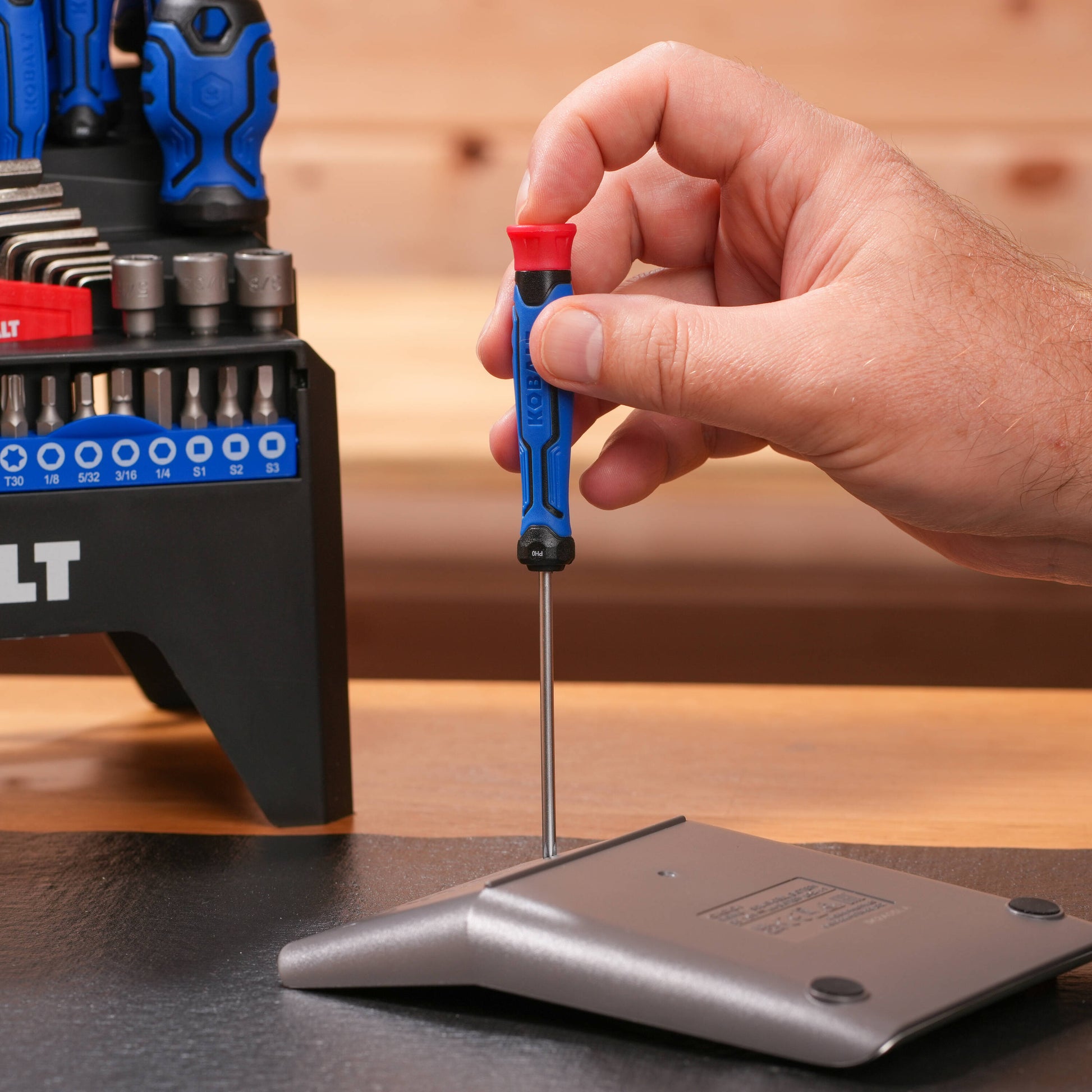 69 -Piece 6-In Magnetic Multi-Bit Replaced Combination Tip Screwdriver Set