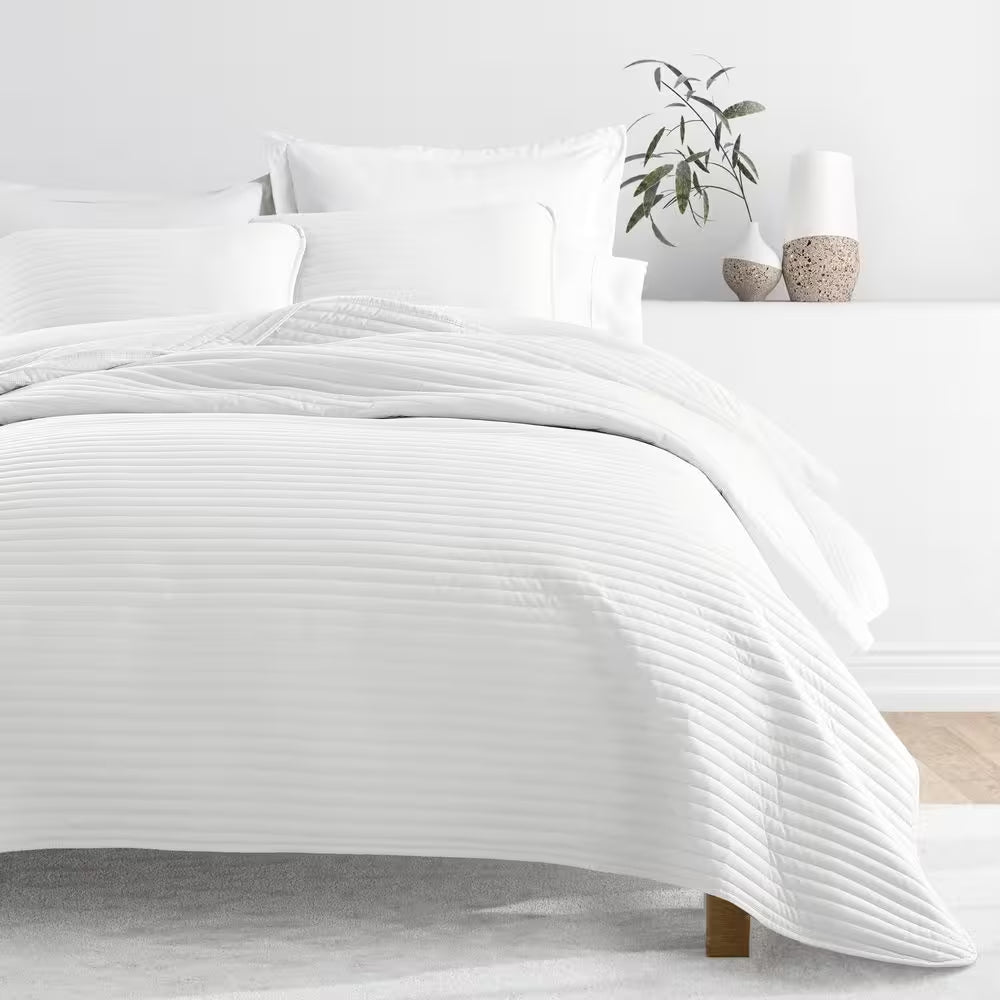 All Season 3-Pcs White Microfiber Twin/Twin XL Stripe Stitch Quilt Set with Shams