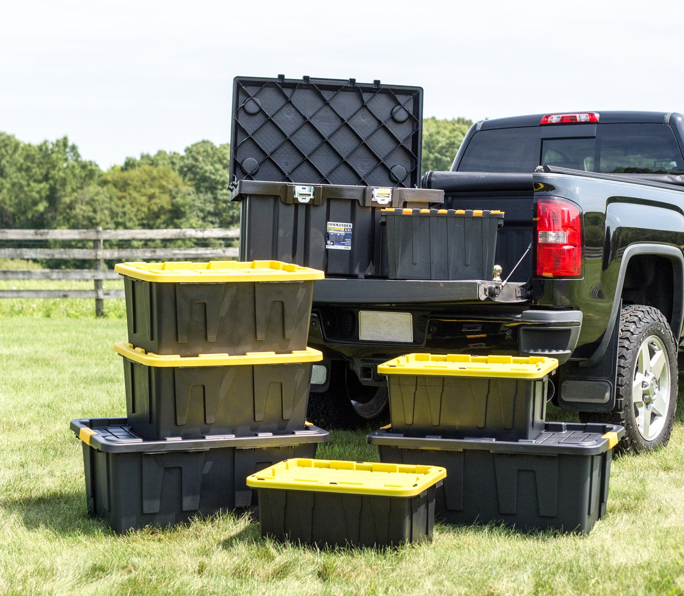 Commander X-Large 40 -Gallons ( 160 -Quarts ) Black and Yellow Heavy Duty Stackable Tote with Standard Snap Lid