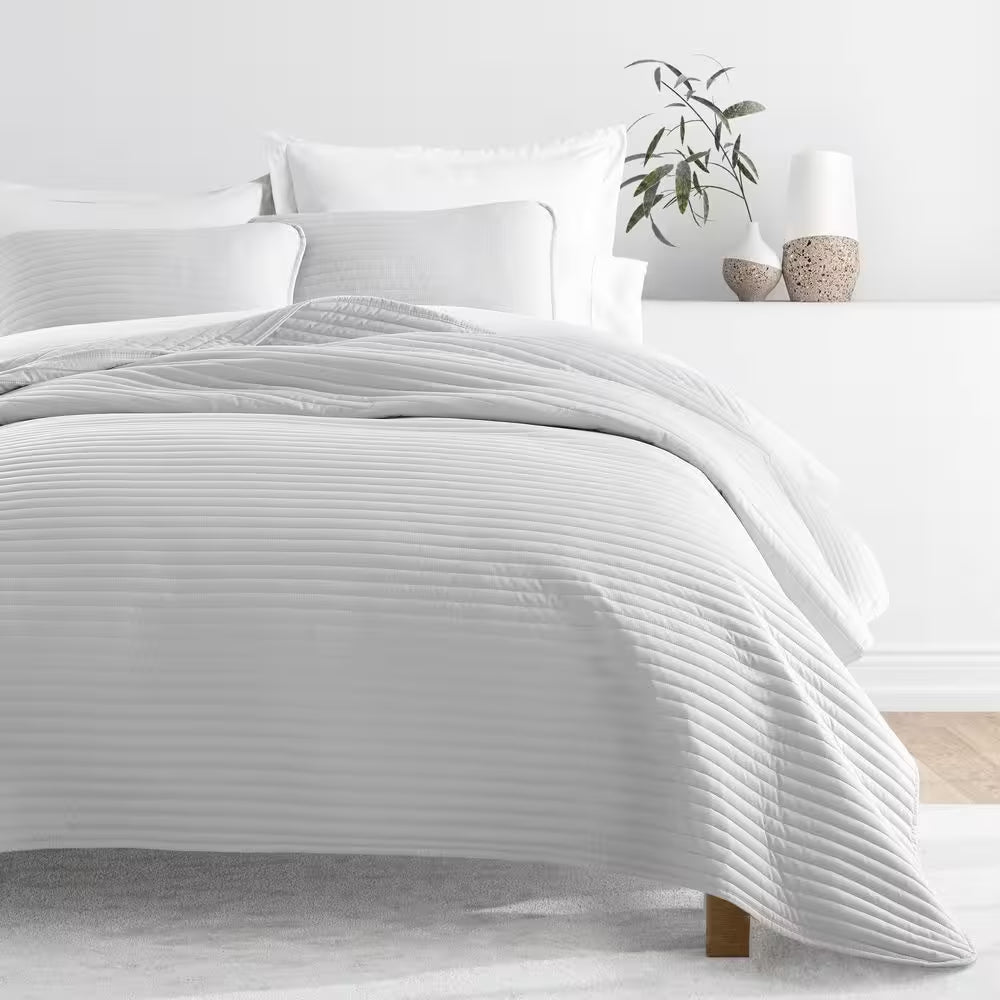 All Season 3-Pcs Light Gray Microfiber Twin/Twin XL Stripe Stitch Quilt Set with Shams