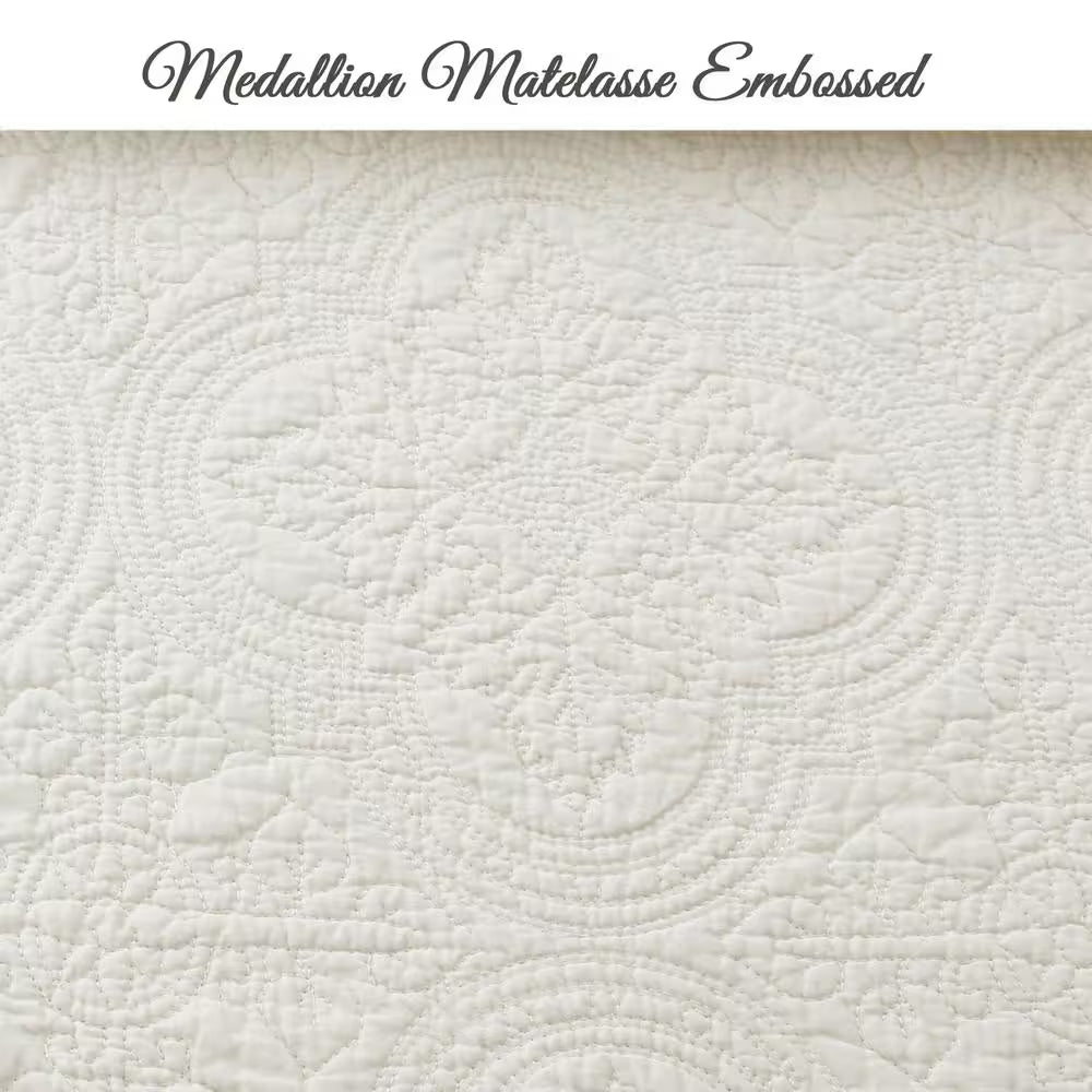 Oversized Victorian Medallion Matelasse Pure Solid 3-Piece Off-White Scalloped Edge Cotton Large King Quilt Bedding Set